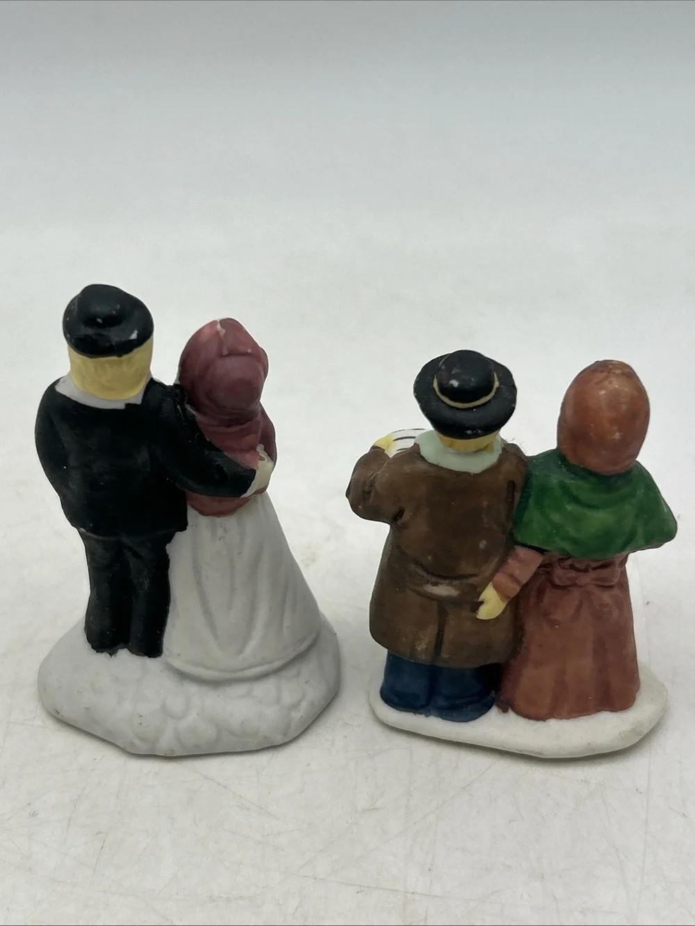 Lot Of 11 Vtg Porcelain Christmas Village Figurines (Read Desc)